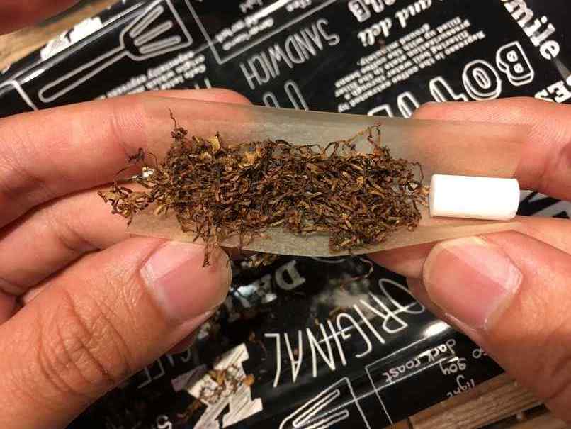 手巻きシャグ、ハンドロールでの巻き方４