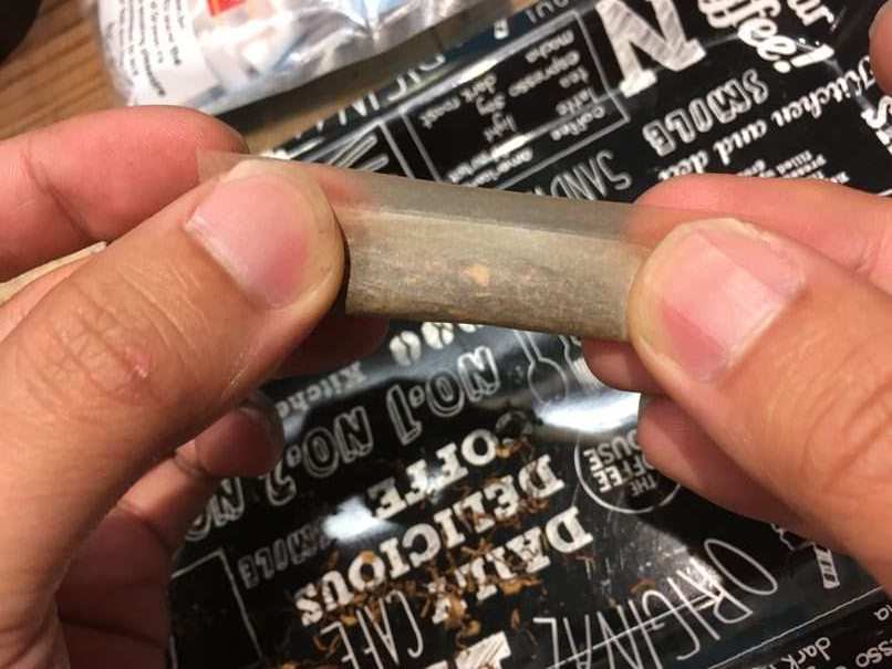 手巻きシャグ、ハンドロールでの巻き方５