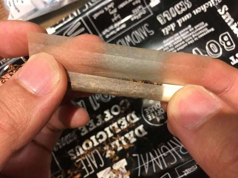 手巻きシャグ、ハンドロールでの巻き方６