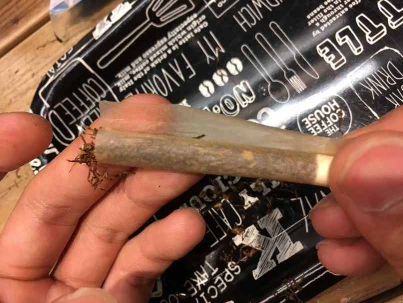 手巻きシャグ、ハンドロールでの巻き方８