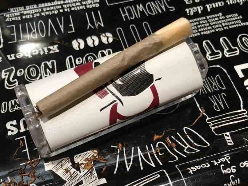 手巻きシャグ、ローラーでの巻き方１０