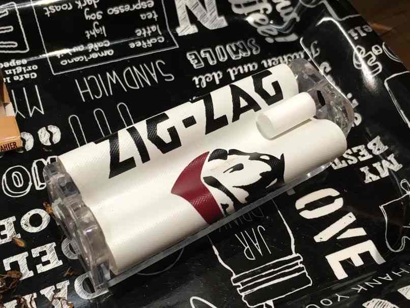 手巻きシャグ、ローラーでの巻き方３