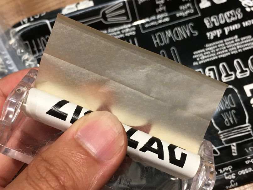 手巻きシャグ、ローラーでの巻き方６