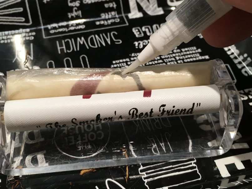 手巻きシャグ、ローラーでの巻き方８